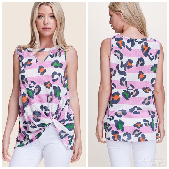 🛍Contrast Keyhole Animal Print Twist Front Top! - Picture 4 of 4